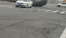 网友爆料乱停车事件视频,街头乱停车现象引发热议