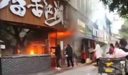 网友爆料男子餐馆视频,网友爆料男子激烈争执视频引热议